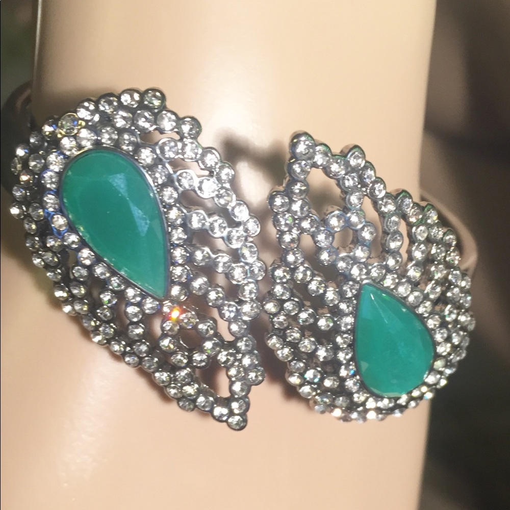 Pear shape simulated Emerald silver tone bracelet